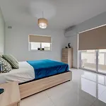 Apartment Designer 4 Bedroom Family With Side Sea View