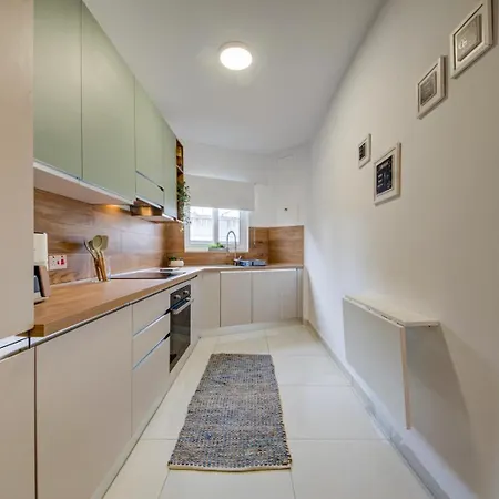 Designer 4 Bedroom Family With Side Sea View *