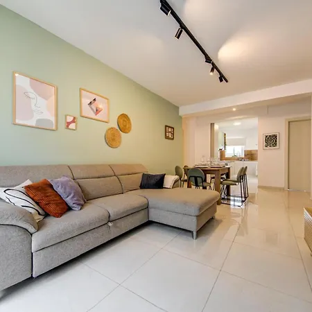 Designer 4 Bedroom Family With Side Sea View St. Paul's Bay