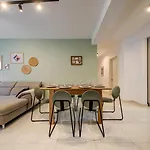 Designer 4 Bedroom Family With Side Sea View Appartamento *