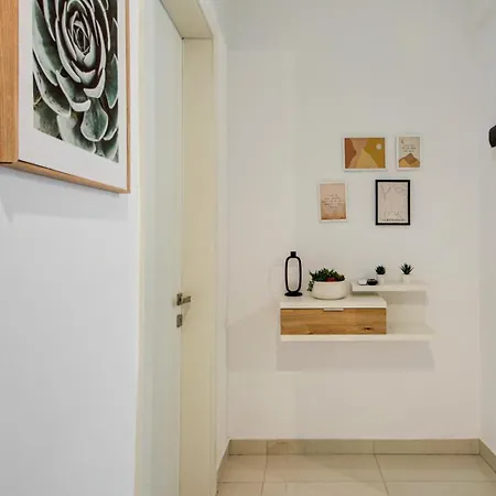 Designer 4 Bedroom Family With Side Sea View Apartament