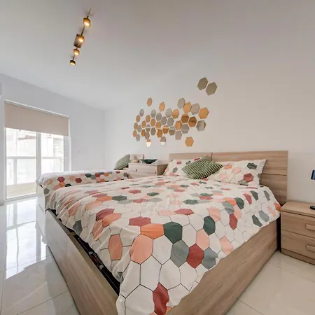 Designer 4 Bedroom Family With Side Sea View St. Paul's Bay