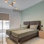 Διαμέρισμα Designer 4 Bedroom Family With Side Sea View