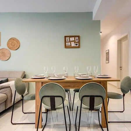 Designer 4 Bedroom Family With Side Sea View
