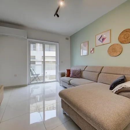 Designer 4 Bedroom Family With Side Sea View Appartement