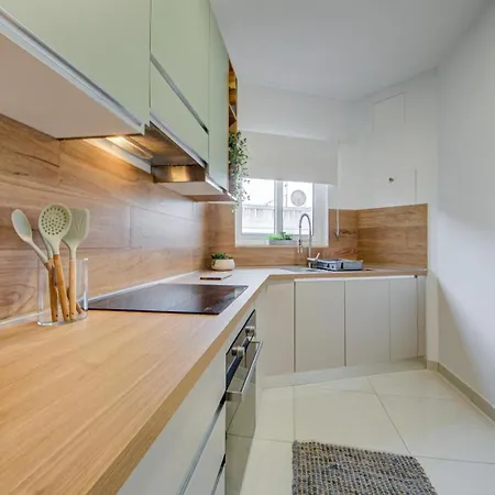 Designer 4 Bedroom Family With Side Sea View