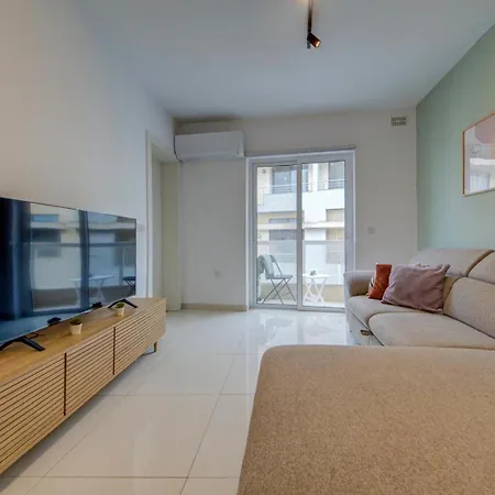 Designer 4 Bedroom Family With Side Sea View *
